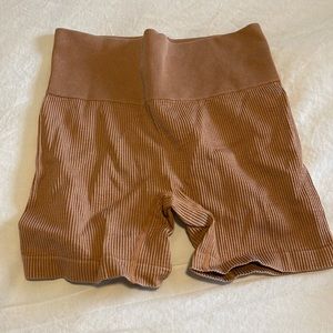 Colsie women’s medium burnt orange biker shorts